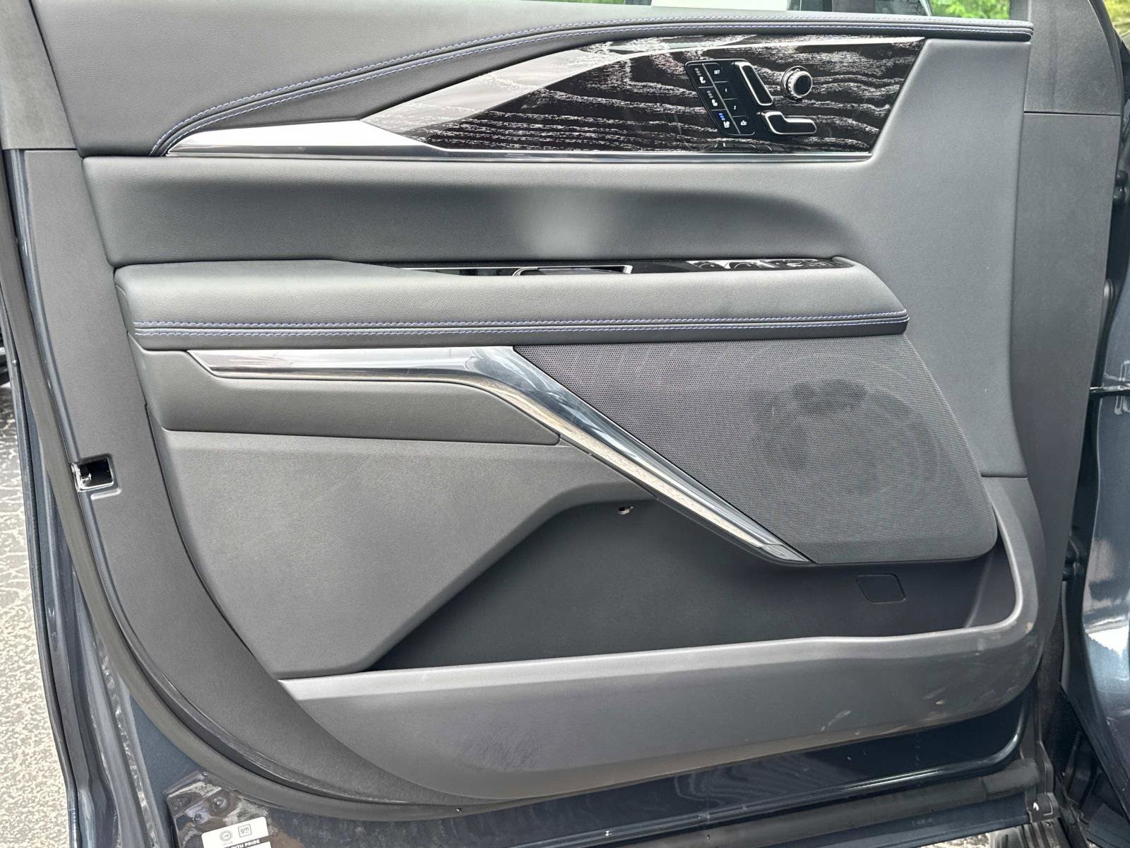 New 2025 Cadillac Escalade IQ Luxury 1 AWD/4WD image 12