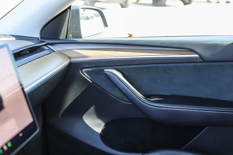 Used 2024 Tesla Model Y Long Range AWD/4WD image 21
