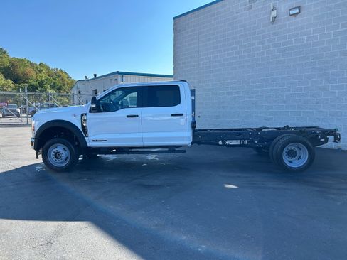 New 2026 Ford F550 4x4 Crew Cab image 6