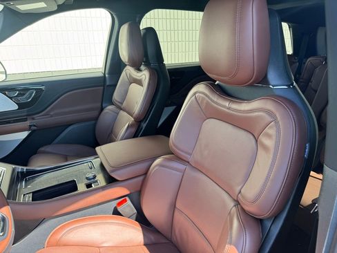 Used 2025 Lincoln Aviator Reserve w/ Equipment Group 201A image 9