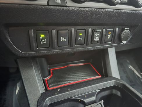 Certified 2016 Toyota Tacoma TRD Off-Road w/ Premium & Technology Package image 24