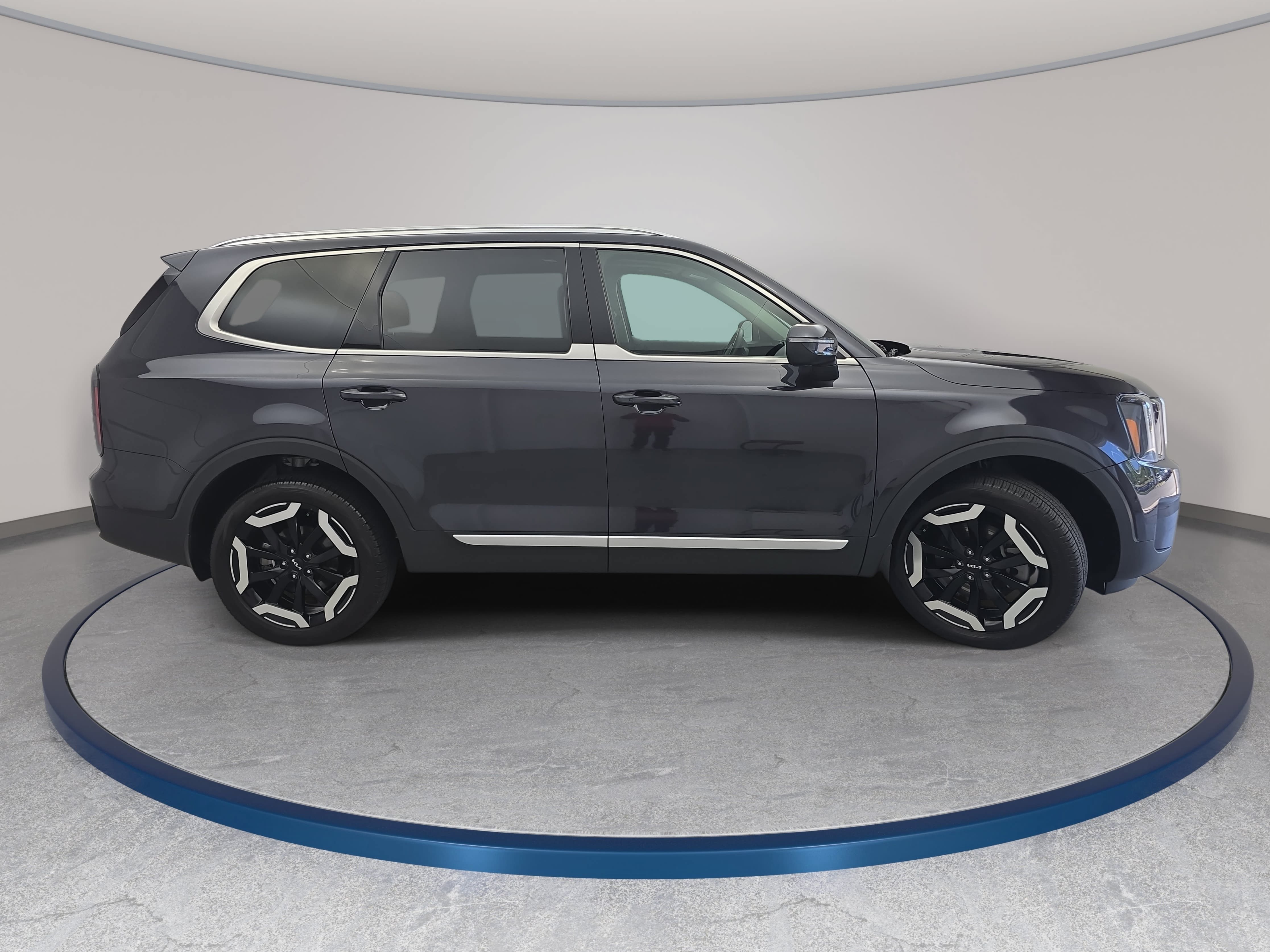 Used 2025 Kia Telluride EX w/ EX Captain's Chair Package FWD image 4