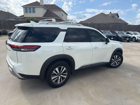 Used 2024 Nissan Pathfinder SL image 8