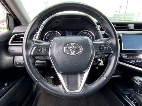 Used 2020 Toyota Camry SE FWD image 6