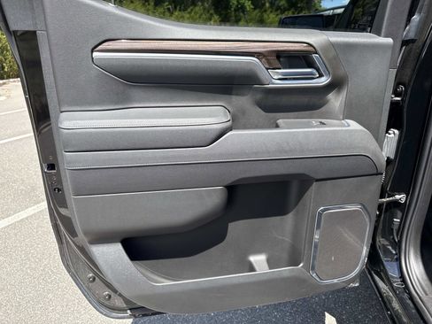 Used 2025 Chevrolet Silverado 1500 LT w/ Z71 Off-Road Package AWD/4WD image 9