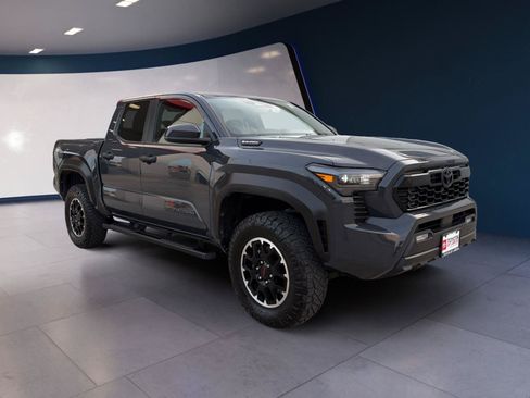 Certified 2025 Toyota Tacoma TRD Off-Road AWD/4WD image 7