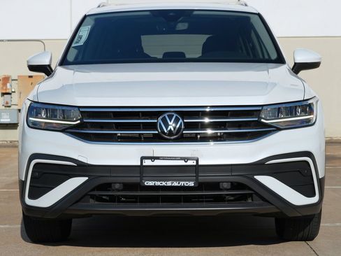 Used 2023 Volkswagen Tiguan SE w/ Panoramic Sunroof Package FWD image 15