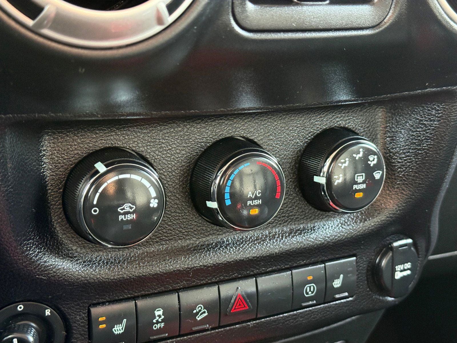 Used 2017 Jeep Wrangler Unlimited Sahara w/ Dual Top Group AWD/4WD image 24
