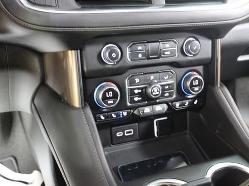 Used 2022 Chevrolet Suburban High Country AWD/4WD image 19