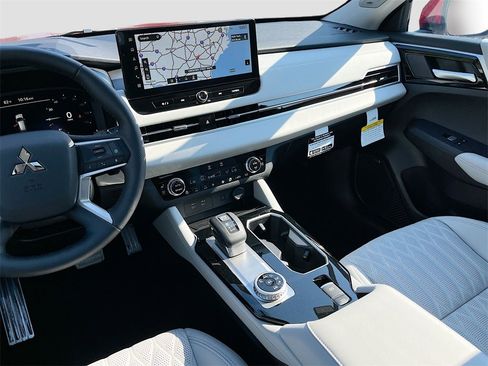 New 2025 Mitsubishi Outlander SEL image 25