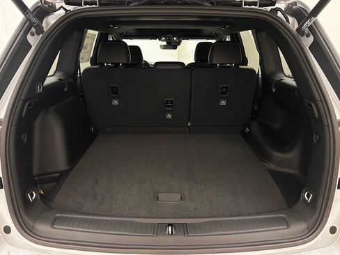 New 2025 Jeep Grand Cherokee Altitude AWD/4WD image 9