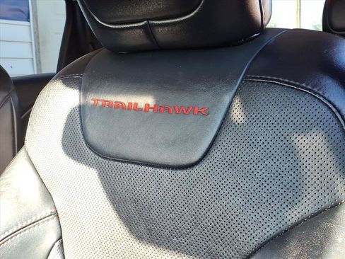 Used 2016 Jeep Cherokee Trailhawk w/ Comfort/Convenience Group image 9