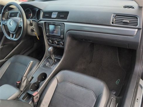 Used 2018 Volkswagen Passat 2.0T R-Line image 25