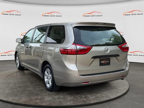 Used 2017 Toyota Sienna L FWD image 8