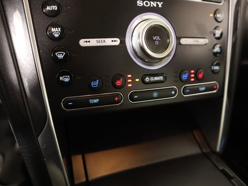 Used 2017 Ford Explorer Platinum image 8