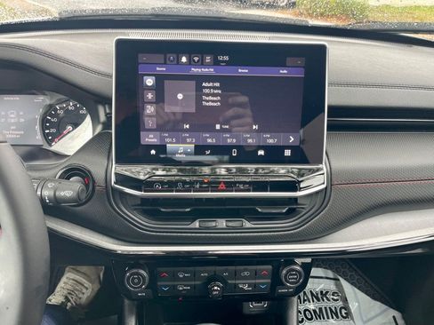 Used 2025 Jeep Compass Trailhawk image 15