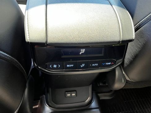 Used 2022 Toyota Highlander XLE AWD/4WD image 24