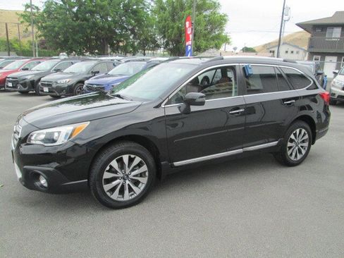 Used 2017 Subaru Outback 3.6R Touring w/ Popular Package #5A AWD/4WD image 3