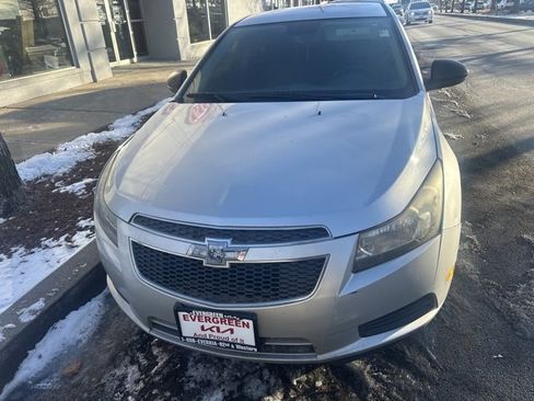 Used 2014 Chevrolet Cruze LT image 2
