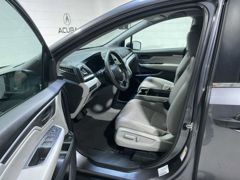 Used 2018 Honda Odyssey LX image 2