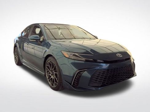 Used 2025 Toyota Camry XSE FWD image 9