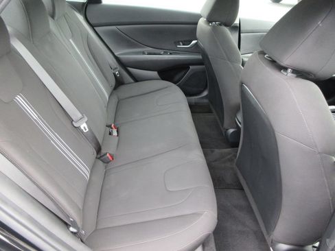 Used 2022 Hyundai Elantra SEL FWD image 16