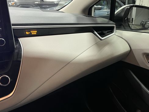 Used 2020 Toyota Corolla LE image 23