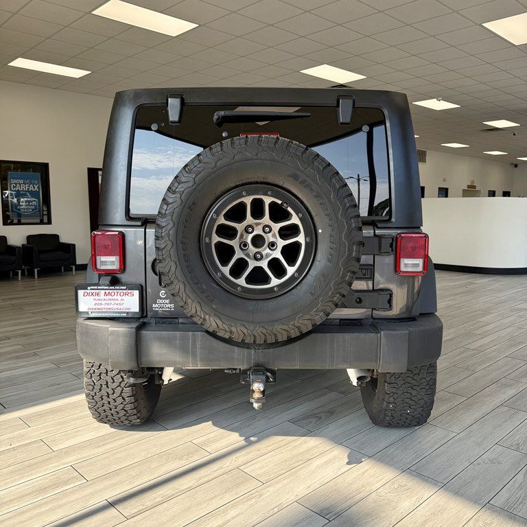 Used 2017 Jeep Wrangler Unlimited Rubicon w/ Connectivity Group AWD/4WD image 8