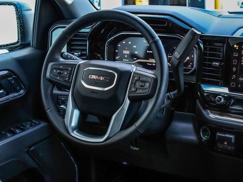 Used 2025 GMC Sierra 1500 Elevation image 24