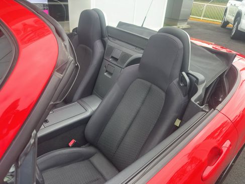 Used 2006 MAZDA MX-5 Miata Touring RWD image 18