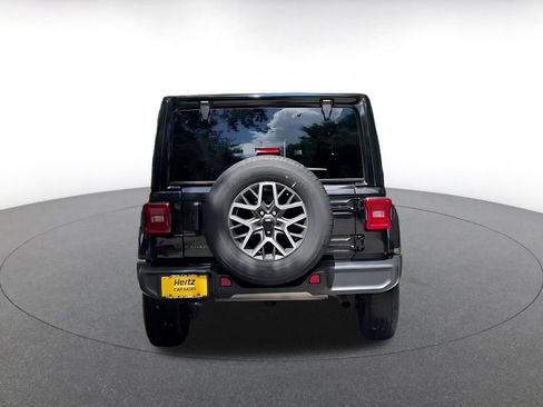 Used 2025 Jeep Wrangler Unlimited Sahara AWD/4WD image 12