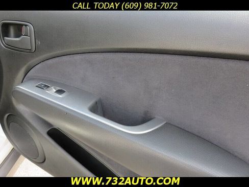 Used 2004 Mitsubishi Outlander LS image 28
