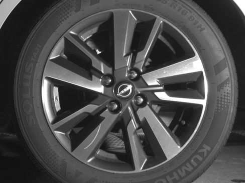 Used 2025 Nissan Versa SV image 14