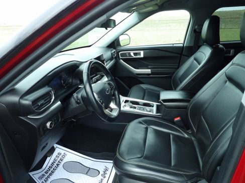 Used 2021 Ford Explorer XLT w/ Equipment Group 202A image 14