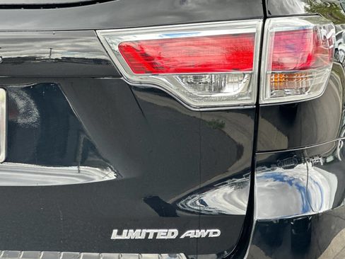 Used 2015 Toyota Highlander Limited Platinum AWD/4WD image 34