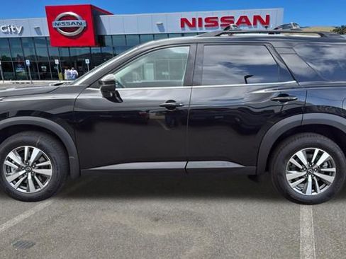 New 2026 Nissan Pathfinder SL image 6