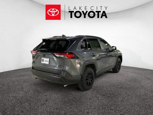 Used 2021 Toyota RAV4 LE image 7