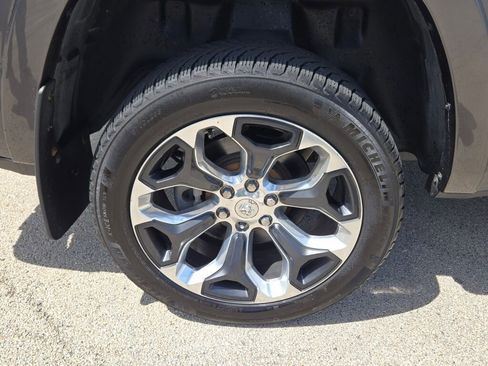 Used 2020 RAM 1500 Laramie AWD/4WD image 14