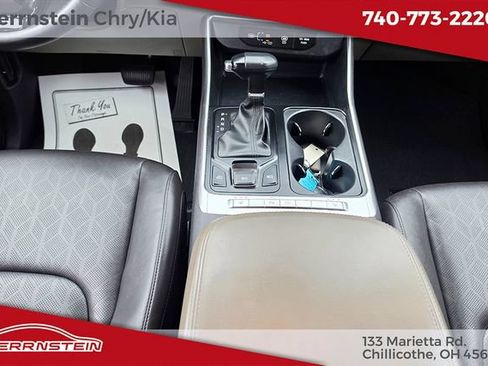 Used 2025 Kia Carnival FWD image 13
