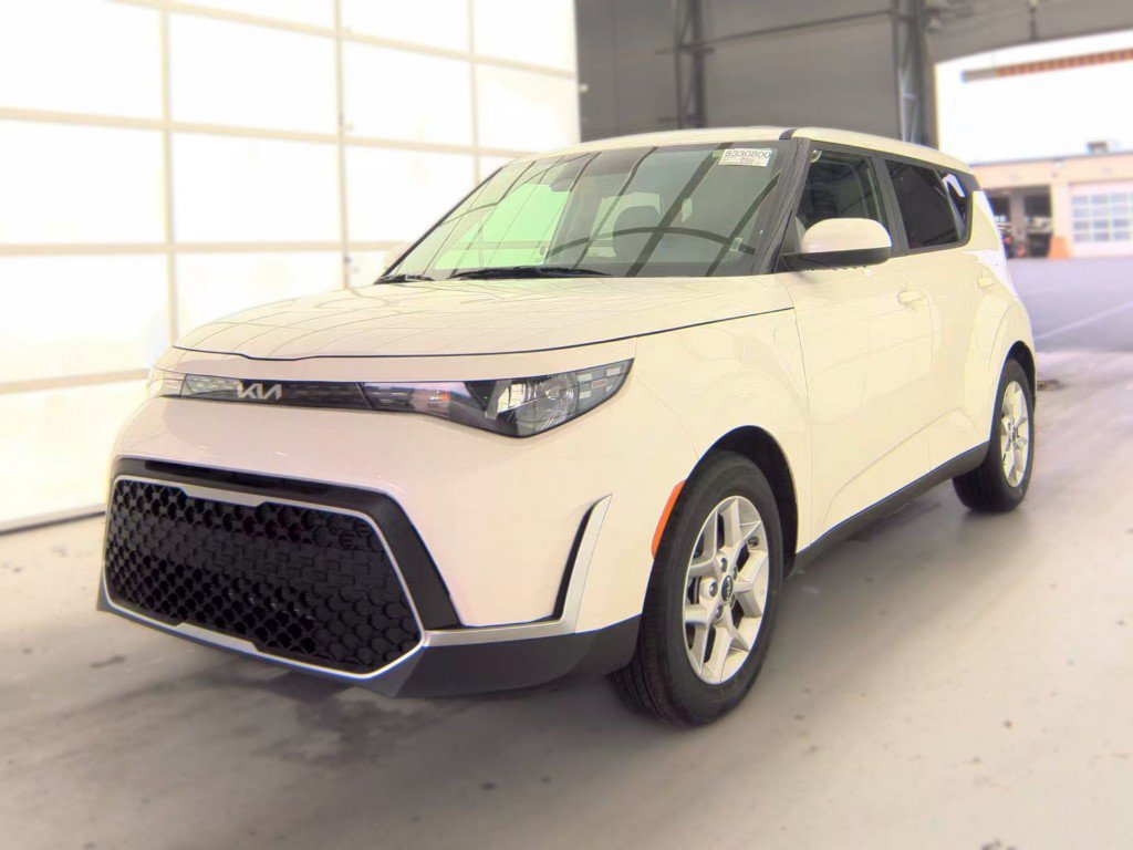 Certified 2025 Kia Soul LX w/ LX Technology Package FWD image 1