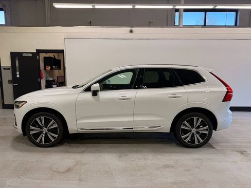 Used 2023 Volvo XC60 B5 Plus image 2