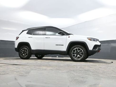 Used 2025 Jeep Compass Trailhawk image 52