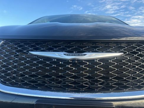 Used 2024 Chrysler Pacifica Touring-L image 35