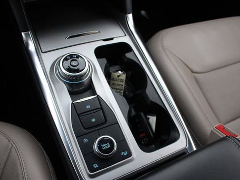 Used 2023 Ford Explorer Limited image 21