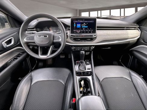 Used 2024 Jeep Compass Latitude image 7