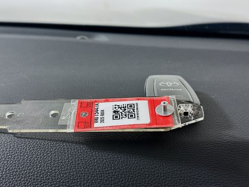 Used 2025 Toyota RAV4 XLE w/ Convenience Package FWD image 33