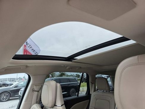 Certified 2021 Lincoln Aviator Reserve w/ Equipment Group 201A image 12