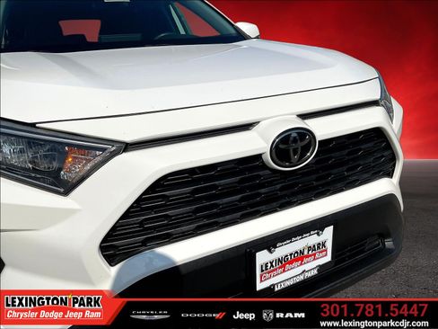 Used 2019 Toyota RAV4 XLE AWD/4WD image 32
