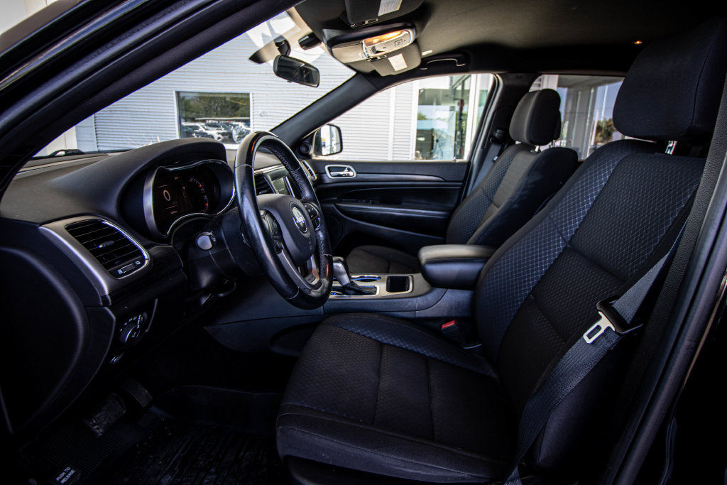 Used 2020 Jeep Grand Cherokee Laredo w/ Security & Convenience Group AWD/4WD image 22