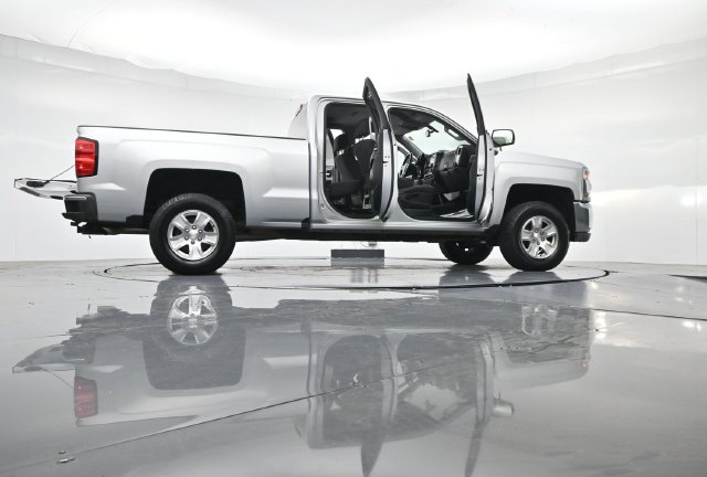 Used 2018 Chevrolet Silverado 1500 LT RWD image 48